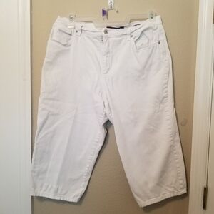 Gloria Vanderbilt Amanda Capri Women’s  Size 16 White Denim Studded  Pockets